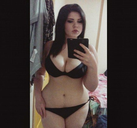 Anna Bernadi nus star du porno img