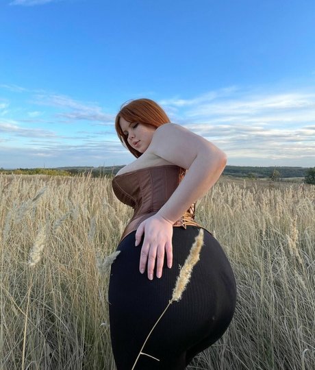 Anna Bernadi étoile érotique images