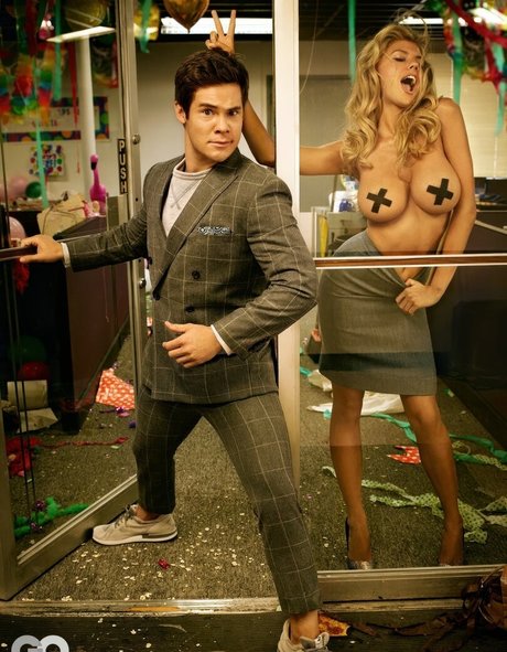 Charlotte McKinney actrice érotique photo