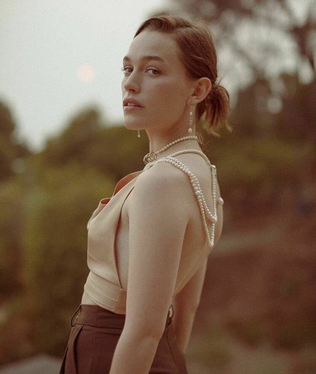 Victoria Pedretti modèle artistique images