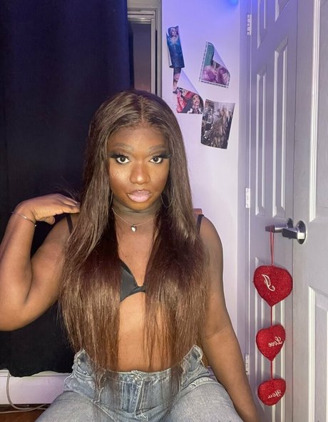 sissy serayah modèle xxx galeries