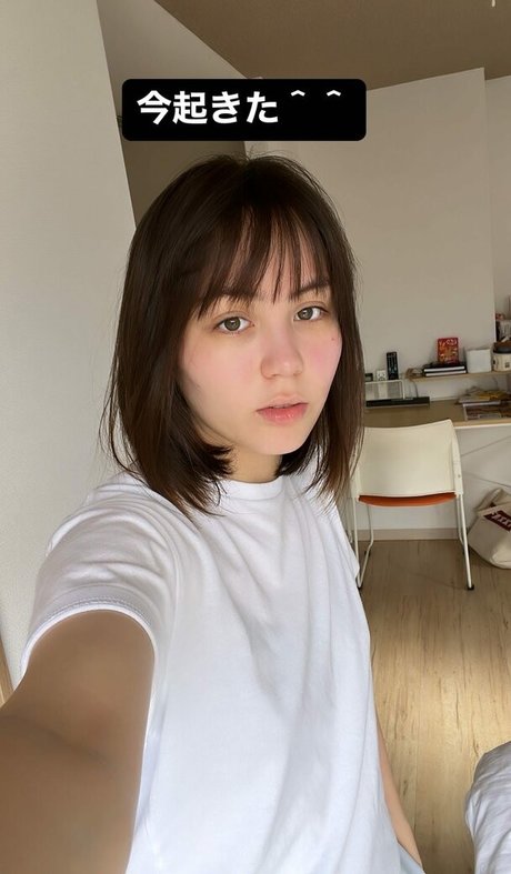 ASMR BlueKatie star du porno belle des photos