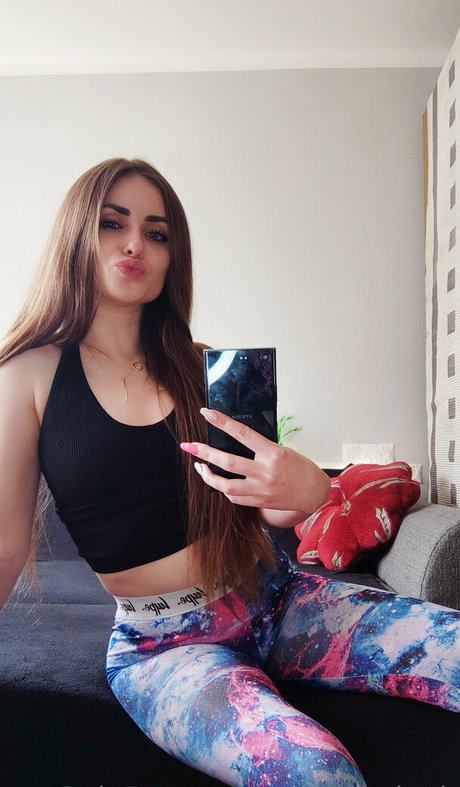 miracle leah modèle chaud img