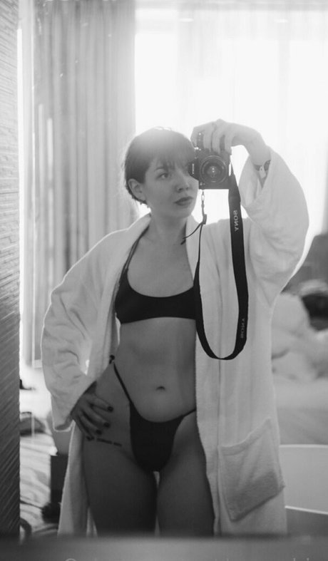 lola royce modèle xxx archive