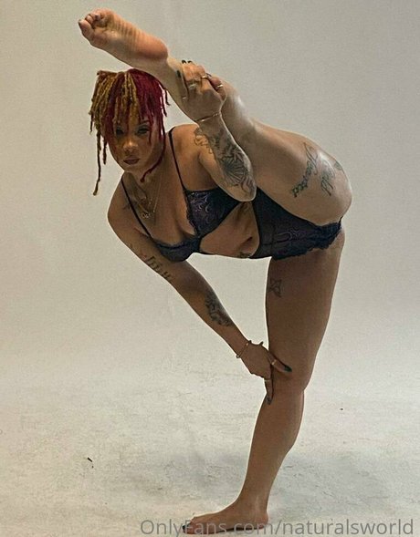 Naturalsworld modèles nus des photos