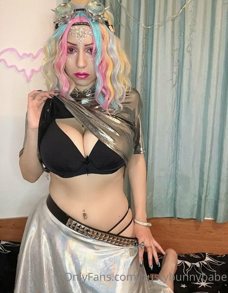 bustybunnybabe modèle sympa archive