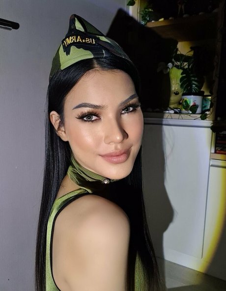 ginasexyladyboy modèle hd photos