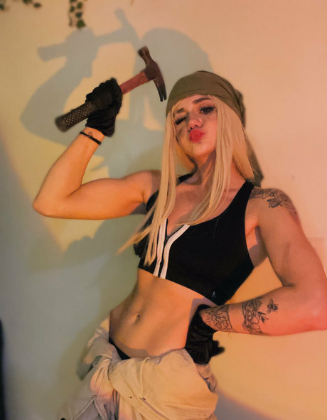 erinrileycos actrice artistique galeries