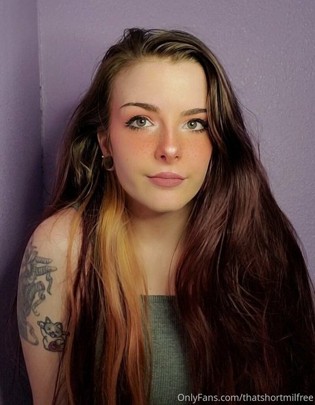 lilydarkofree modèle sexy des photos