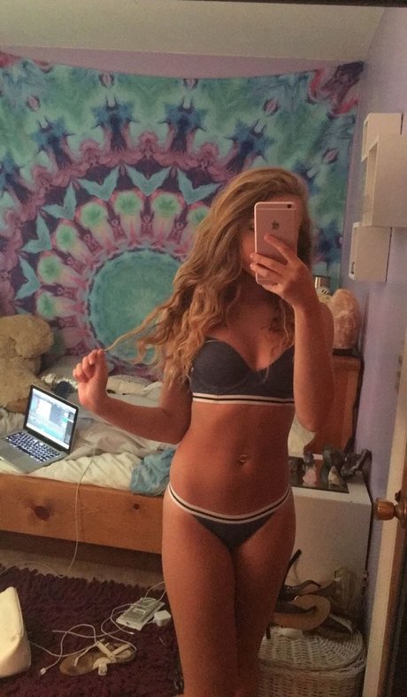 solo aux gros seins uniquementfans hd image