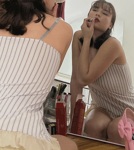 Ester Dobrik étoile exclusive galeries