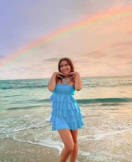 Ester Dobrik modèle de haute qualité des photos