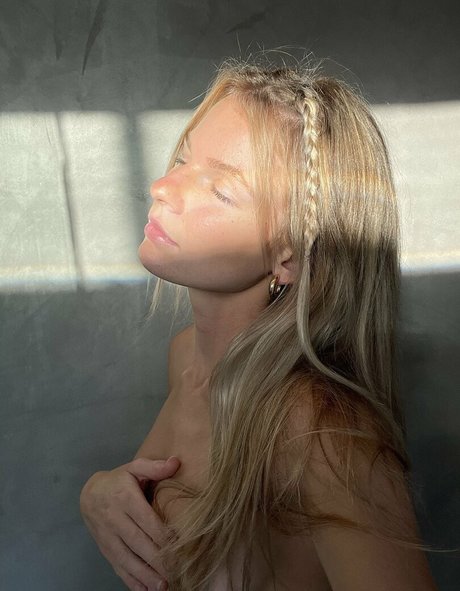 hailey pandolfi modèle artistique des photos