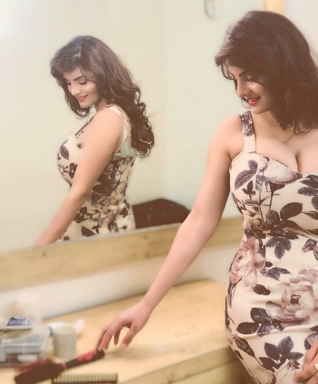 Anveshi Jain modèle joli collection