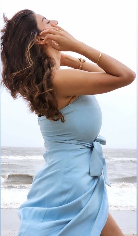 Anveshi Jain modèle sexy images