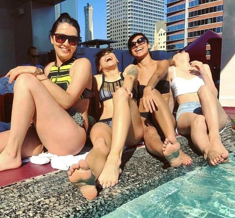 Julia Hardy star du porno exclusive photos