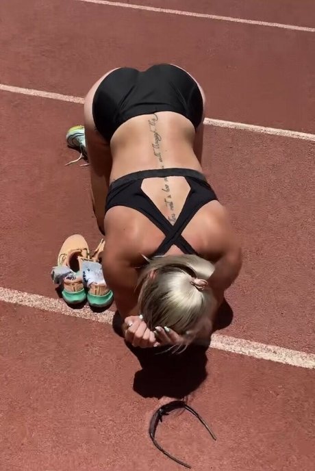 Kaja Debevec modèle sexy des photos