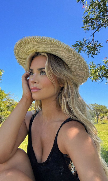 Em1ly El1zabeth étoile galerie