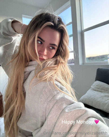 Em1ly El1zabeth sexe de star du porno img