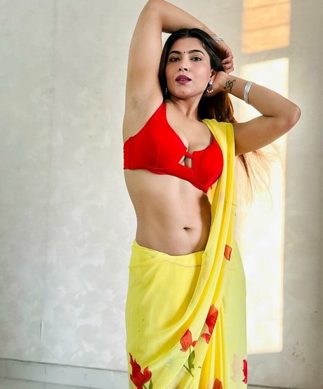 Tanya Chaudhari modèle adulte image