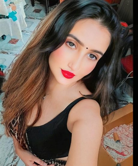 Aniza Hazel modèle gratuit image