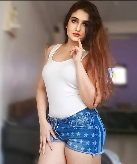 Aniza Hazel modèle gratuit photos