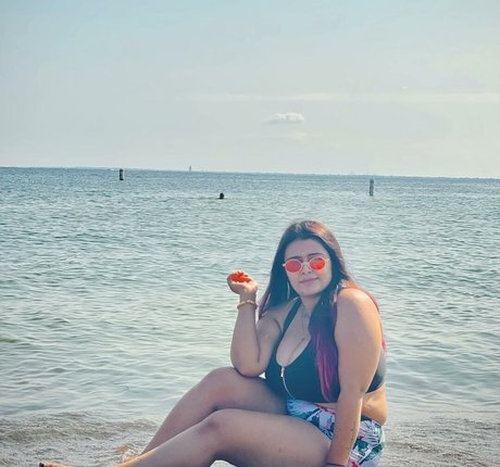 Akankshya Rijal étoile nue collection