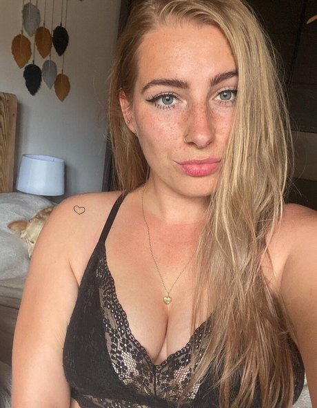 Blondinbelka modèle artistique archive