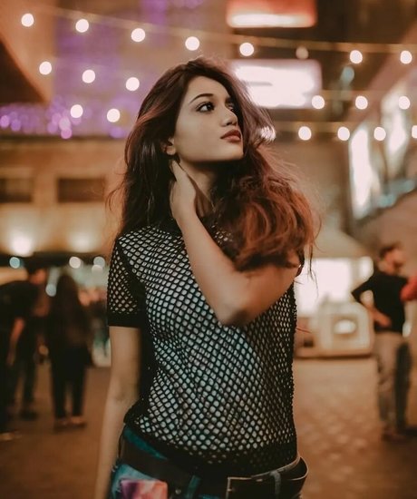 Ridhima Bisht star du porno hd galeries