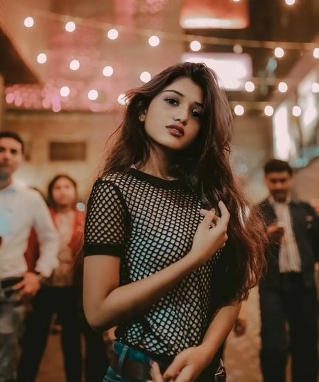 Ridhima Bisht art modèle images