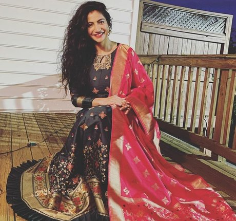 Komal Bhagat étoile sexy img