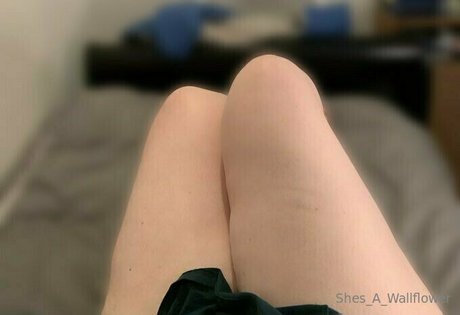 shes a wallflower beau modèle images