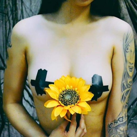 Botan The Vampire star du porno xxx galerie