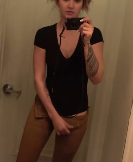 Geovanna Antoinette modèle xxx galerie