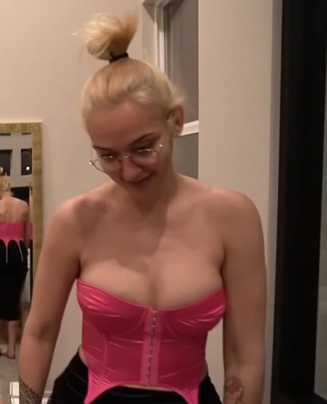 Geovanna Antoinette star du porno belle archive