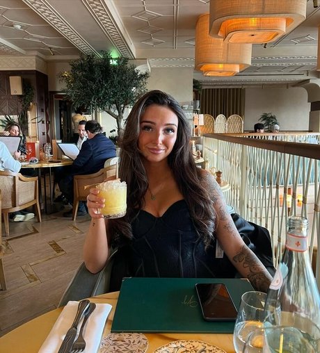 Chloe Panchal modèle magnifique photo