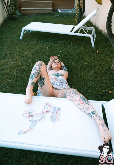 Ninaq actrice érotique photos