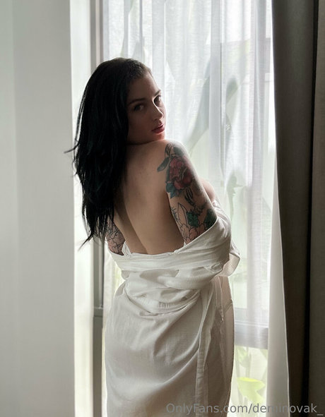 Demi Novak modèle exclusif img