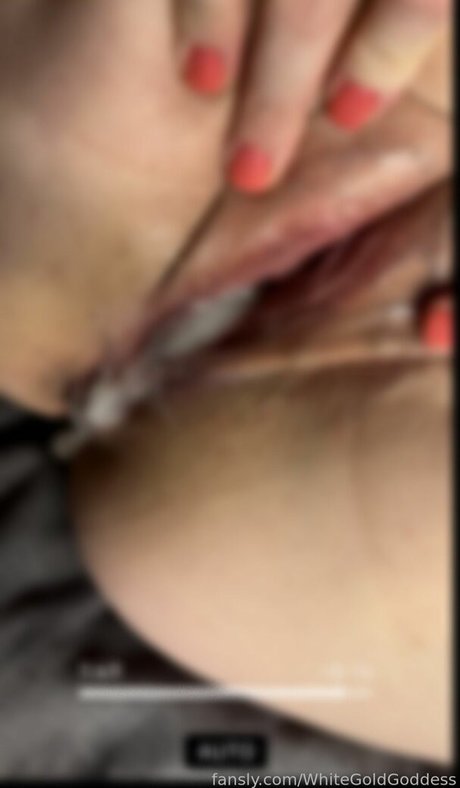 WhiteGoldGoddess jolie star du porno galerie