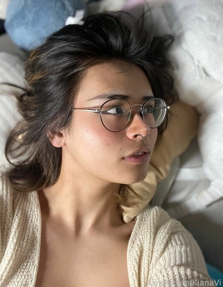 KianaVi star du porno érotique images