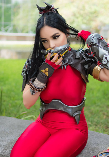 KarenG Cosplay star du sexe image