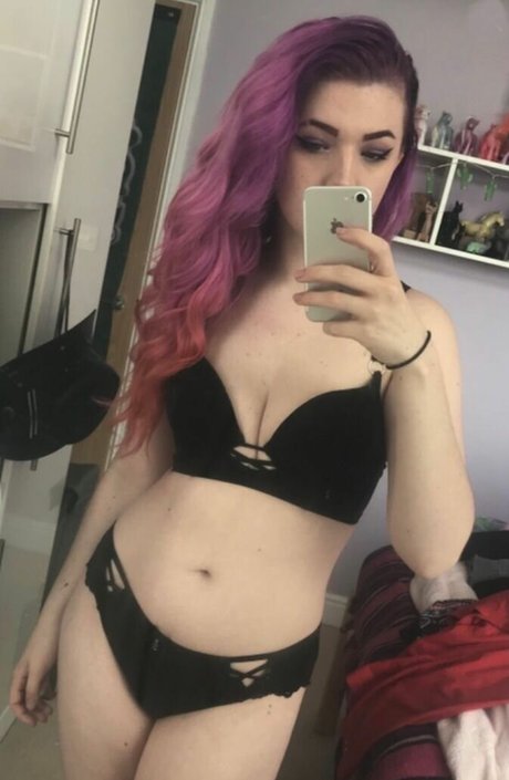 MYSTIK MINX modèle érotique galeries