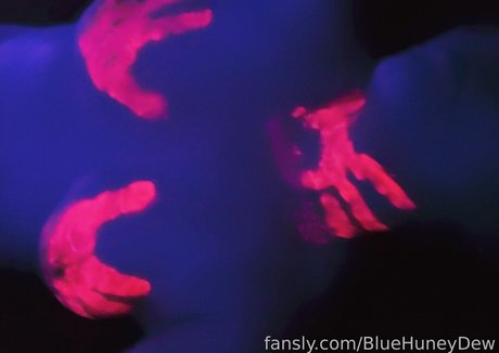 BlueHuneyDew actrice exclusive photos