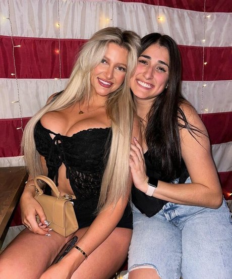 Carly Hart joli modèle galerie