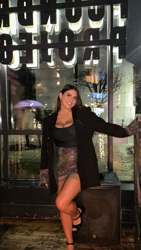 Millie C actrice chaude collection