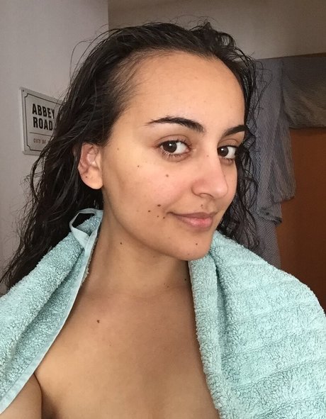 Yasmeena Ali actrice adulte des photos