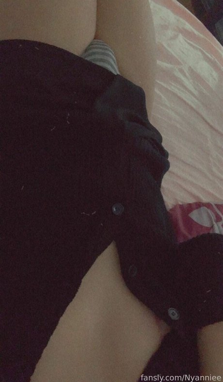 Nyanniee joli modèle photos