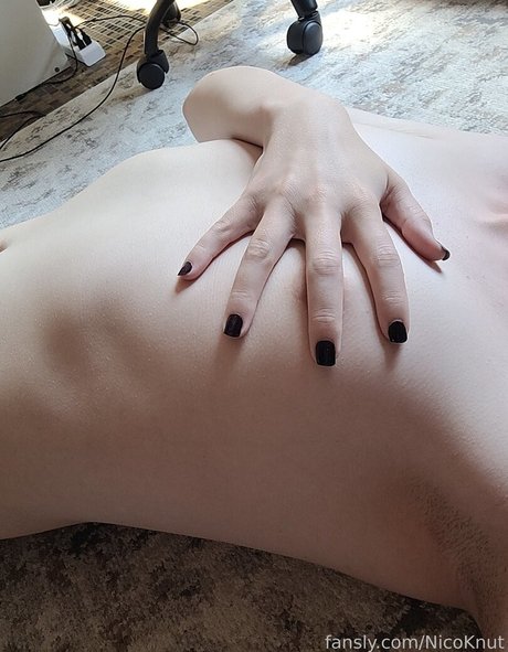 NicoKnut modèle sexy des photos