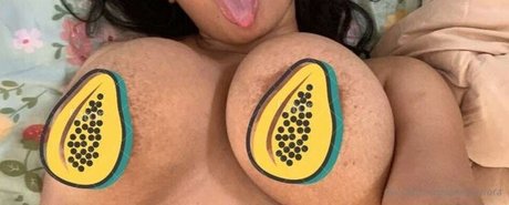 Desi Aurora étoile exclusive des photos