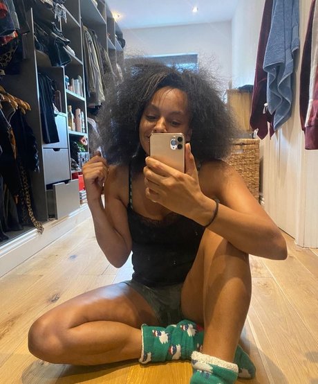 Lucy Hedges star du porno belle img